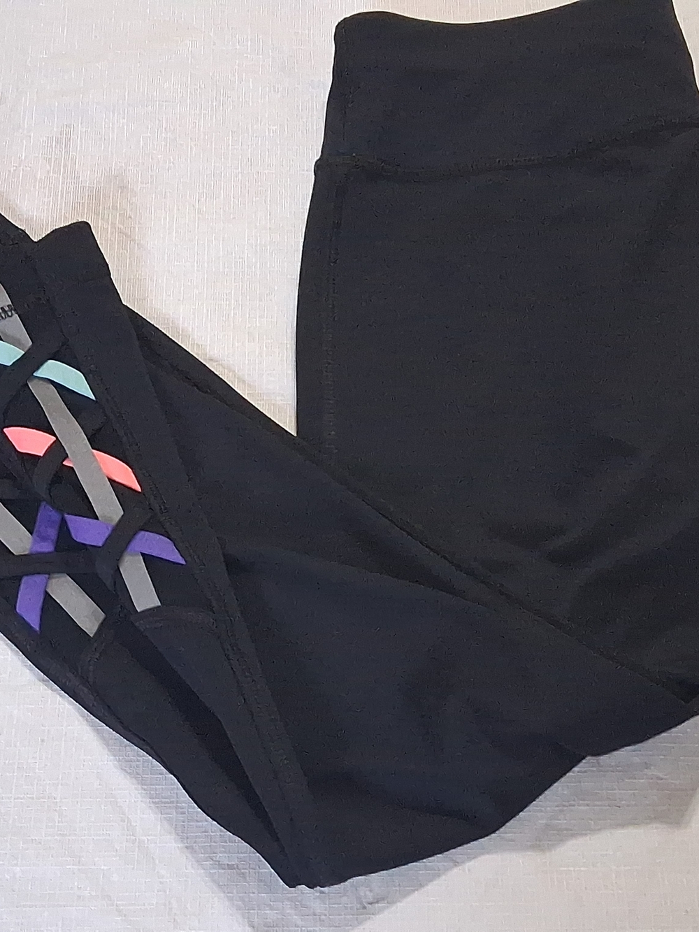 Fila Sport Black Capri Leggings Colorful Criss Cross Pattern Size XS Athletic